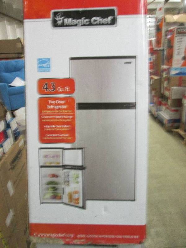 lot 200 image: 4.3cuft magic chef two door fridge ...