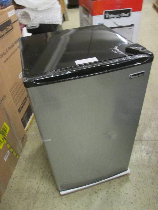 lot 201 image: magic chef 3.5 cuft fridge tested a...