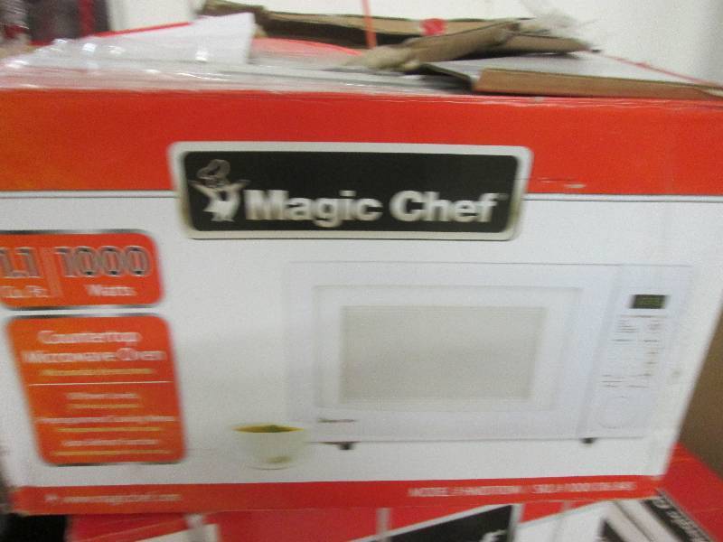 lot 209 image: magic chef 1.1cuft 1000 watt white ...