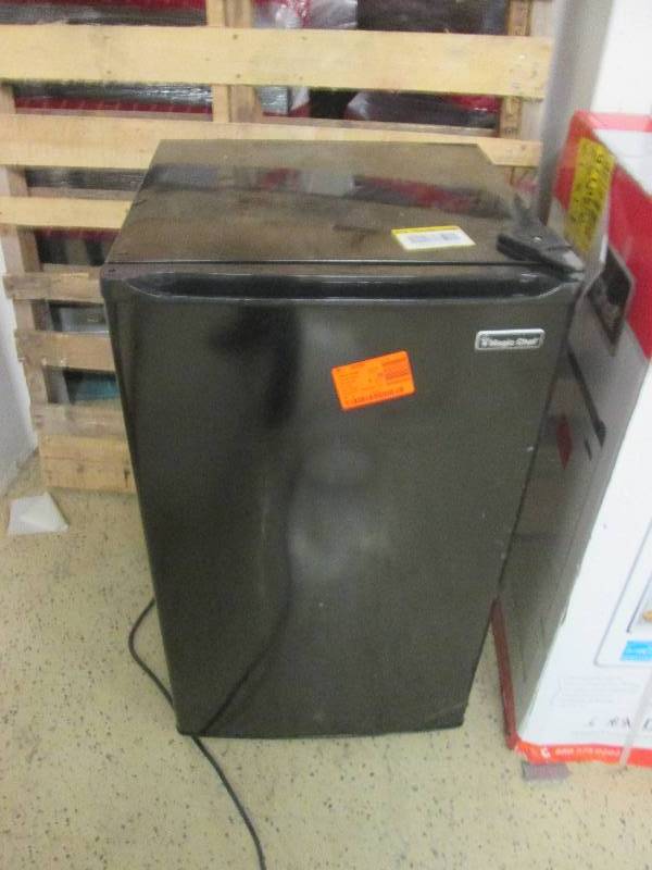 lot 211 image: small black magic chef fridge teste...