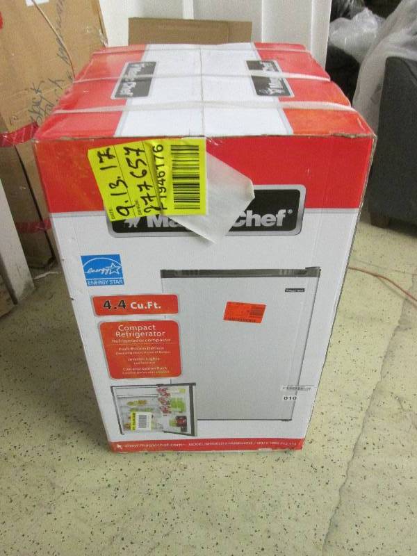 lot 212 image: magic chef 4.4cuft compact refriger...