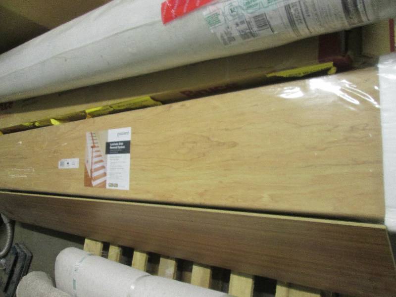 lot 234 image: lot of cap a tread ...