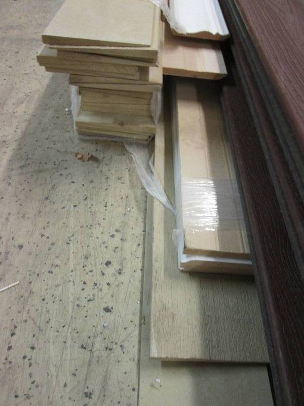 lot 239 image: lot of sising 192 long white trim ...