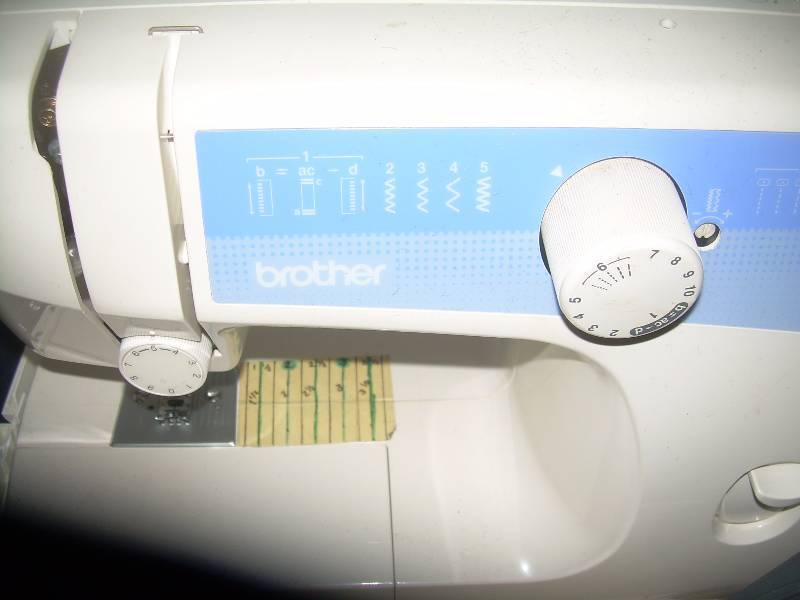 BROTHERS PORTABLE SEWING MACHINE