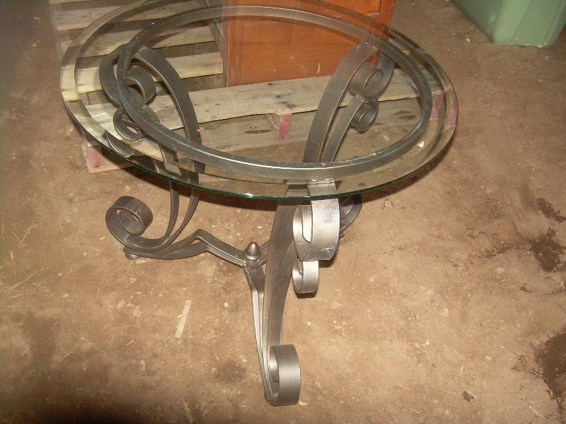 ROUND METAL TABLE GLASS TOP