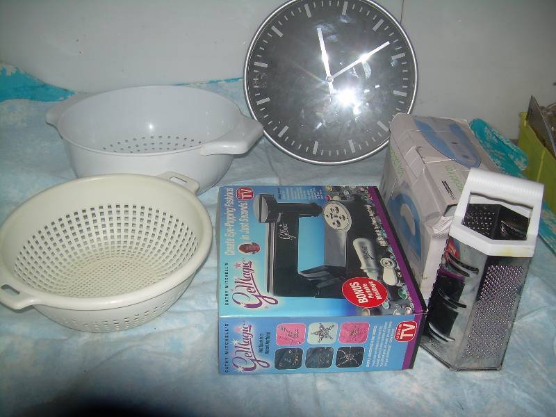KITCHEN AND HOUSEHOLD ITEMS