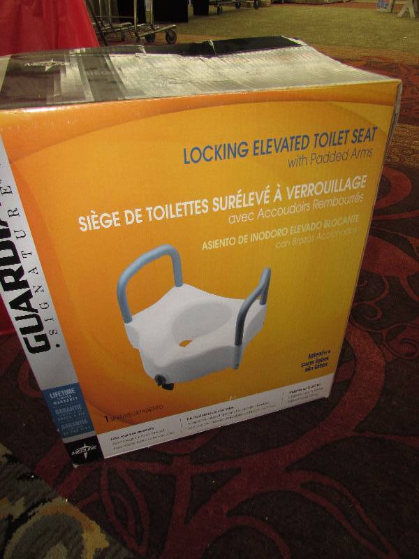 lot 267 image: LOCKING ELEVATED TOILET SEAT