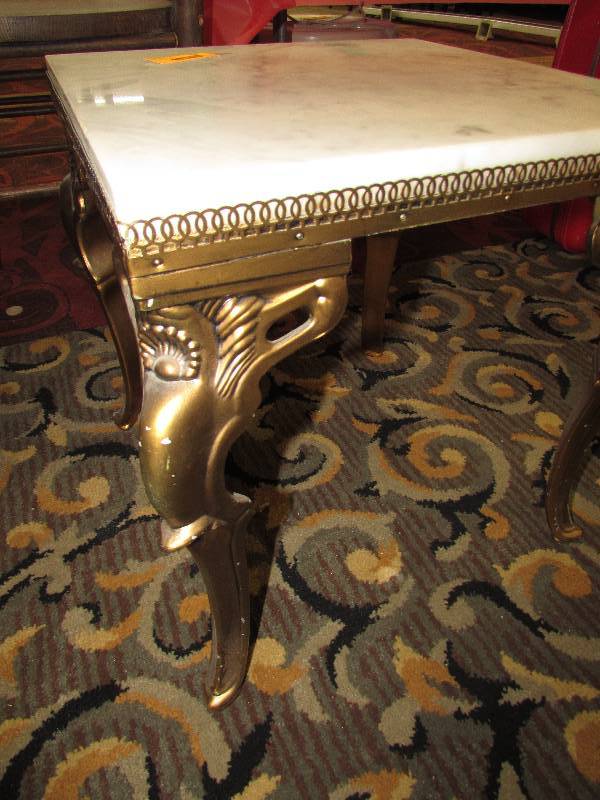 lot 237 image: SMALL SIDE TABLE WITH MARBLE TOP