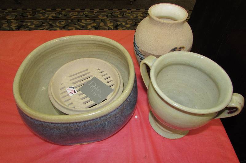 lot 230 image: POTTERY PIECES