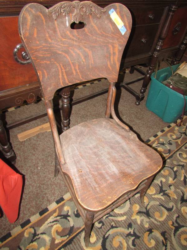 lot 228 image: ANTIQUE DINING ROOM CHAIR
