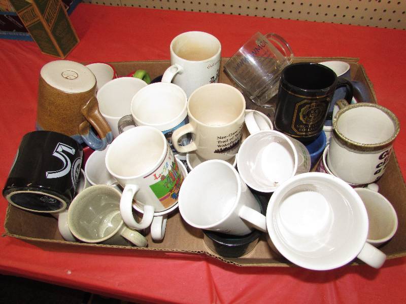 lot 222 image: FLAT OF COFFEE MUGS