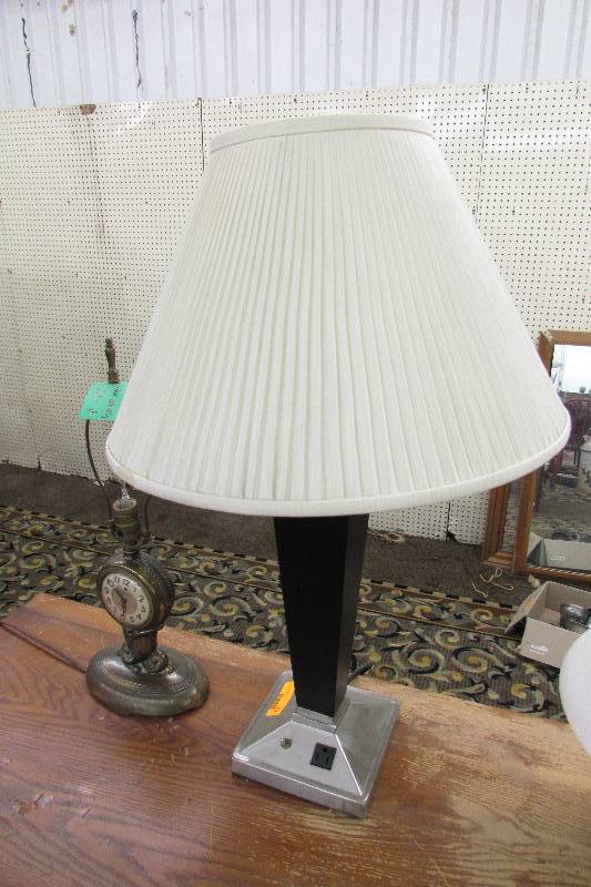lot 213 image: TWO TABLE LAMPS