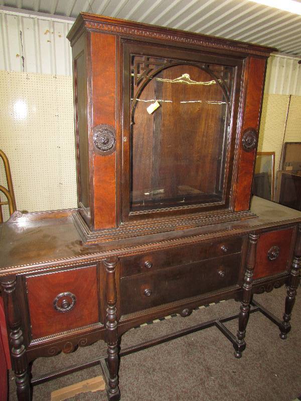 lot 211 image: ANTIQUE HUTCH