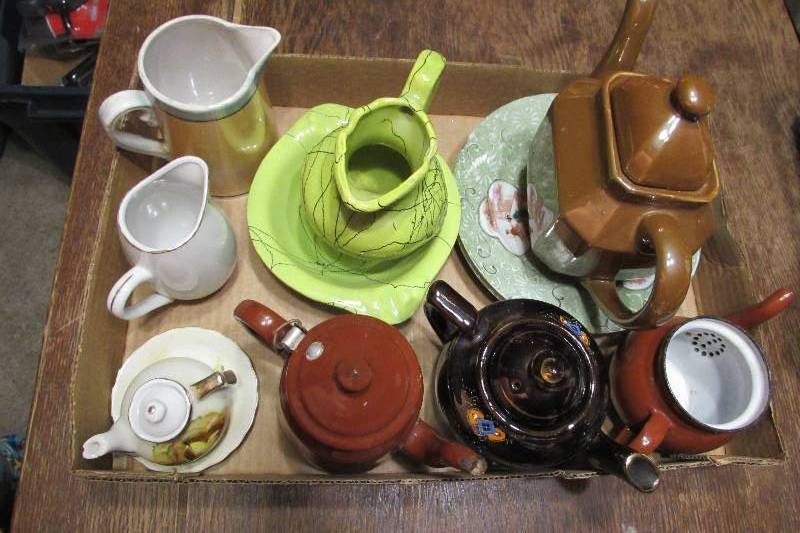 lot 277 image: VINTAGE TEA POTS AND PITCHERS, 2 PLATES