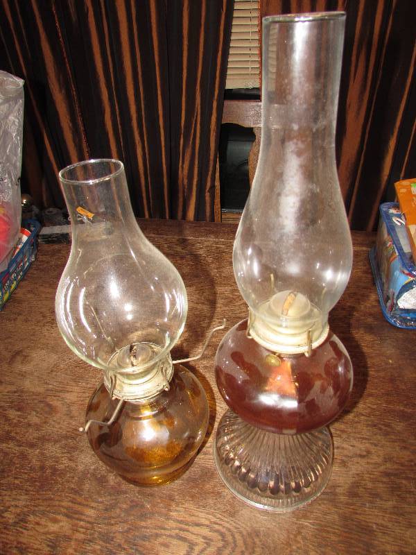 lot 285 image: TWO OIL LAMPS