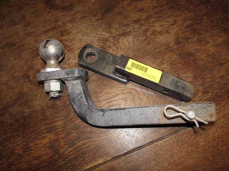 lot 286 image: TOWING HITCHES, ONE WITH 2 BALL