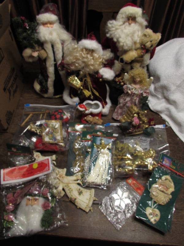 lot 289 image: CHRISTMAS DECORATIONS