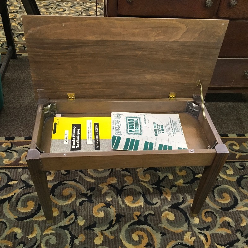 lot 294 image: PIANO BENCH WITH A COUPLE OF BOOKS