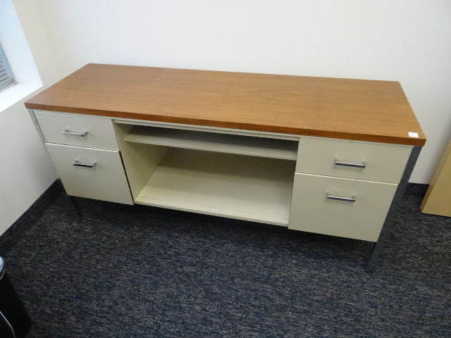 Metal office cedenza. Open Center. ...