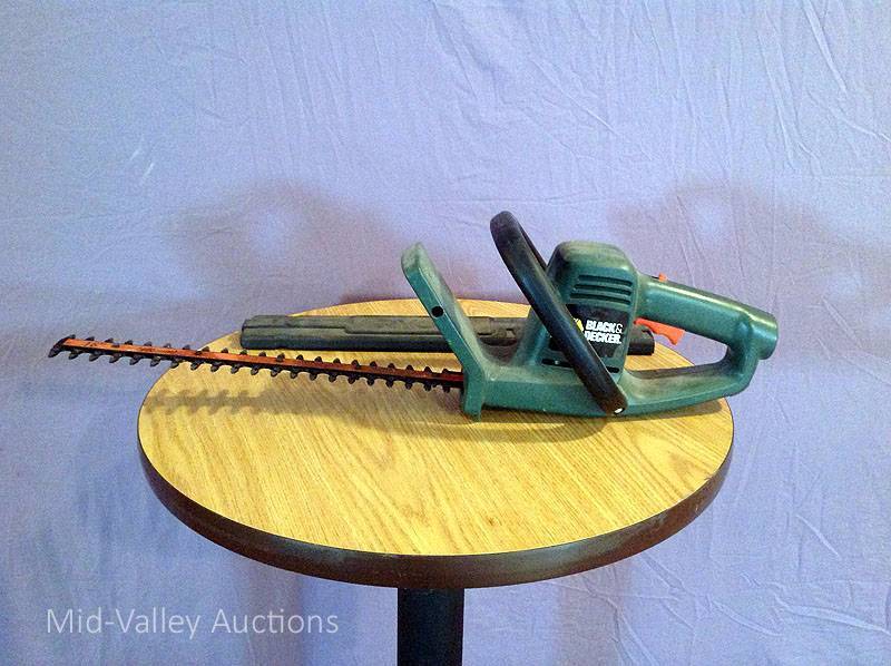 lot 2 image: Black & Decker Electric Hedge Trimmer