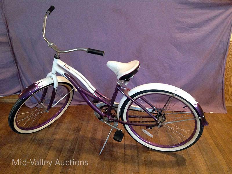 lot 8 image: Womans Raleigh Bicycle