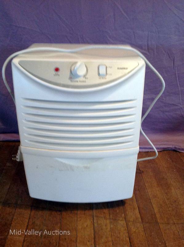 lot 11 image: Dehumidifier