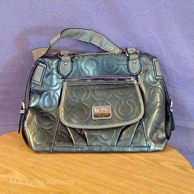 lot 25 image: Coach Bag