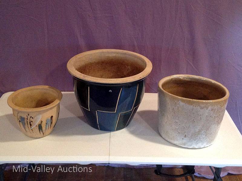 lot 33 image: Ceramic Flower Pots