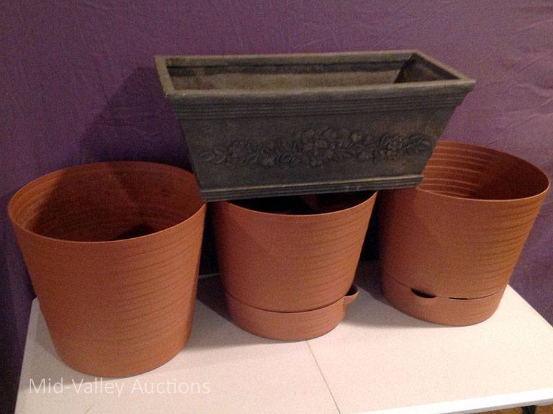 lot 43 image: Flower Pots