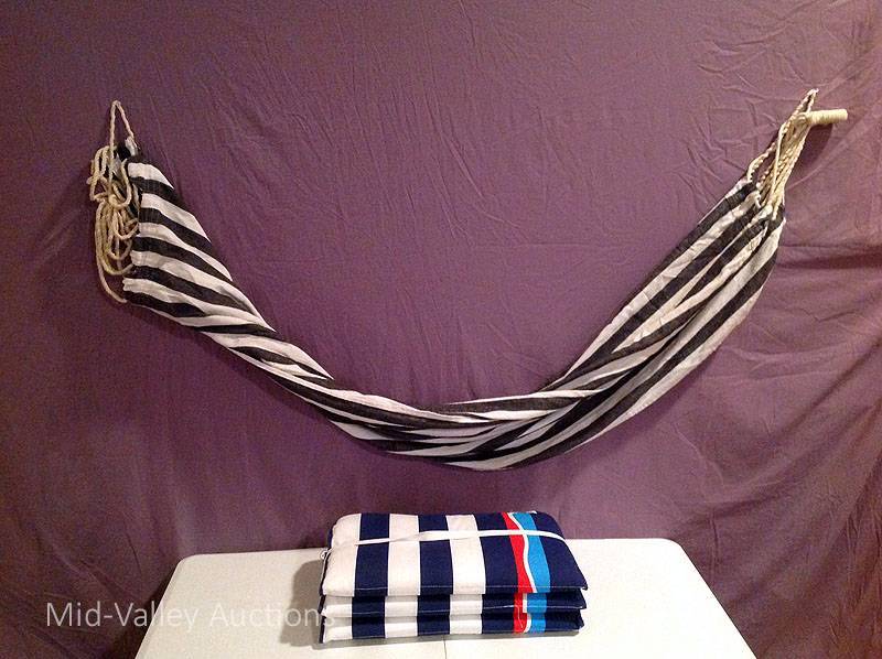 lot 50 image: Hammock & Lounger Cushion