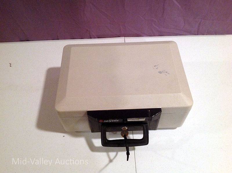 lot 53 image: Sentry Fire Box WKey