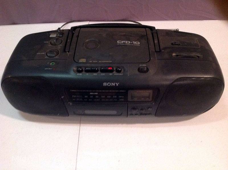 lot 68 image: Sony AMFM CD & Cassette