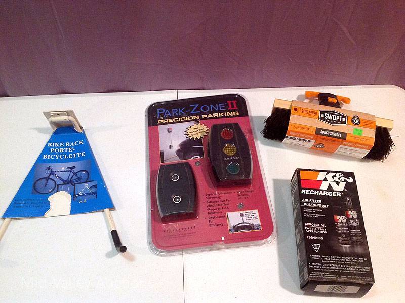 lot 71 image: Garage Items