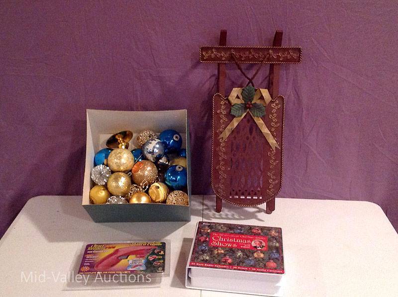 lot 77 image: Christmas Lot