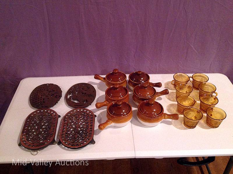 lot 81 image: Kitchen Items 2