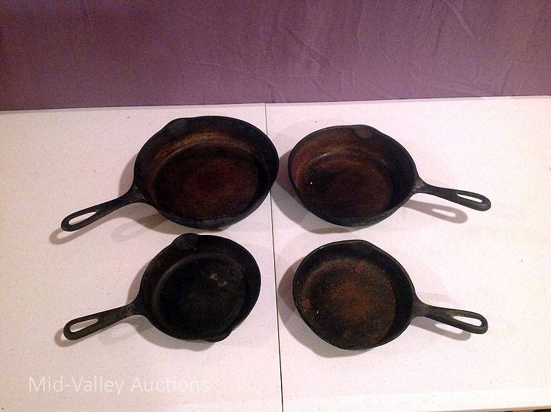 lot 100 image: Cast Iron Frying Pans