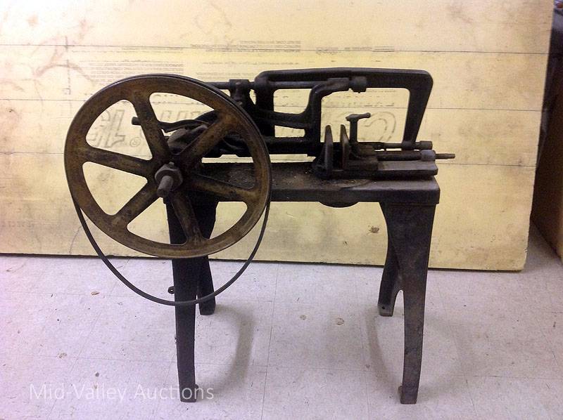 lot 116 image: Vintage Metal Cutting Saw