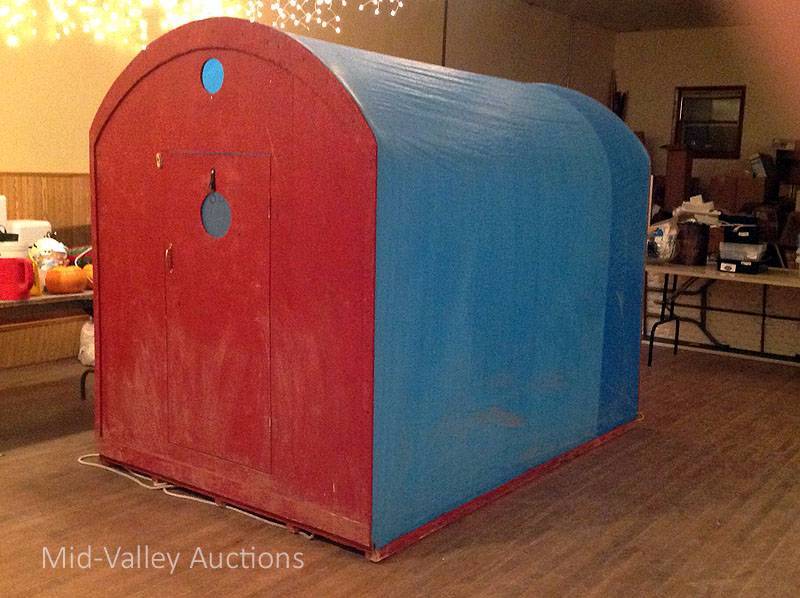 lot 123 image: Ice Fishing House