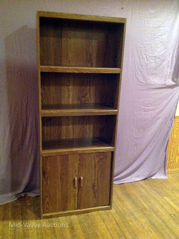 lot 131 image: Bookcase WDoors