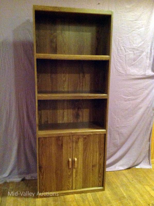 lot 135 image: Bookcase WDoors 2