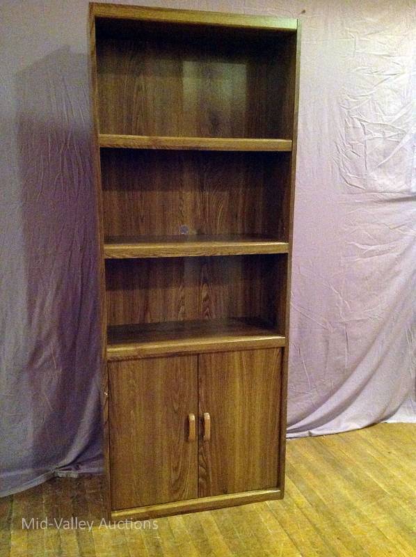 lot 142 image: Bookcase WDoors 3