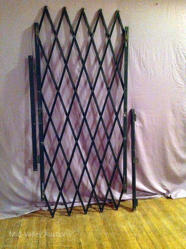 lot 145 image: Retractable Steel Gate