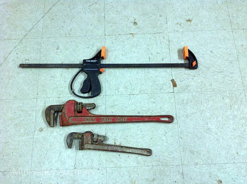 lot 154 image: Pipe Wrenches & Clamp