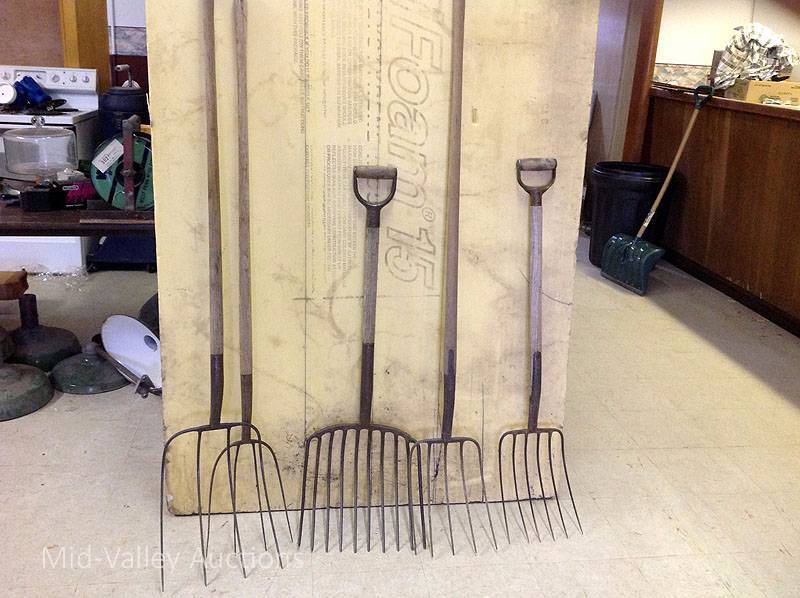 lot 157 image: Farm Forks