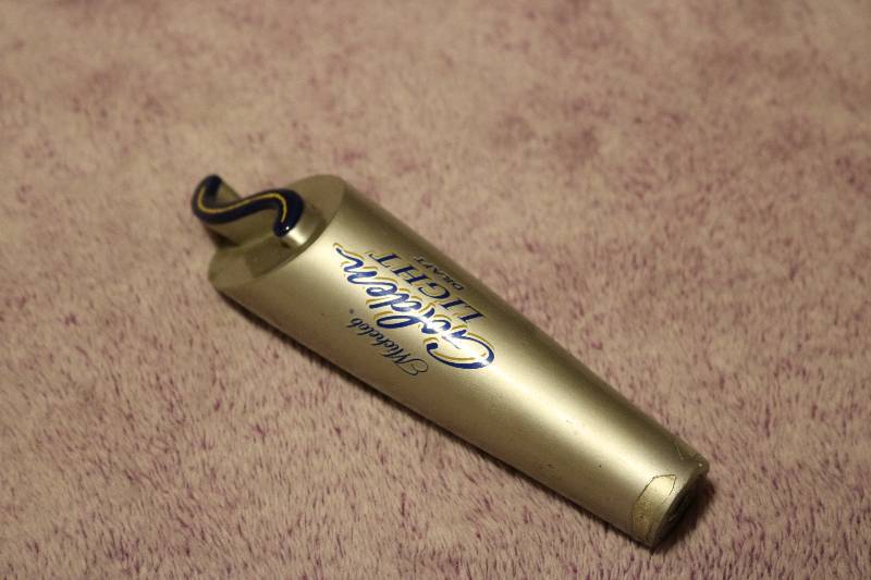 Michelobs Golden light draft beer t...