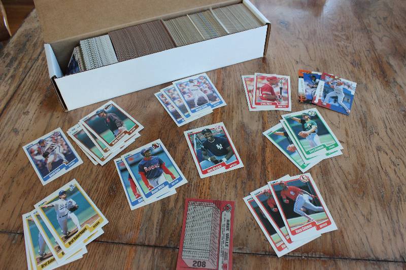 Box of Misc Baseball Cards...