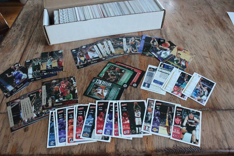 Box of Misc Baseball Cards...