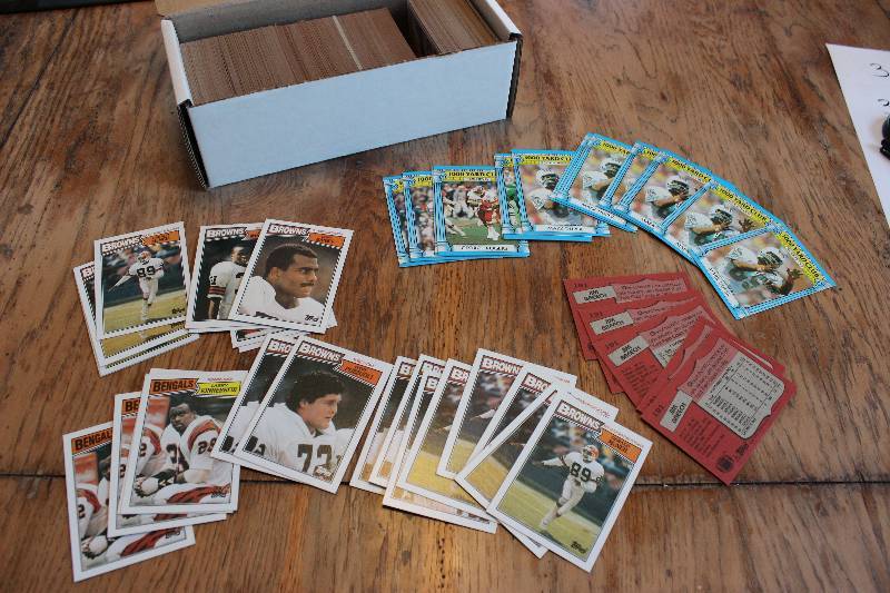 Box of 1987 Topps Football Cards...