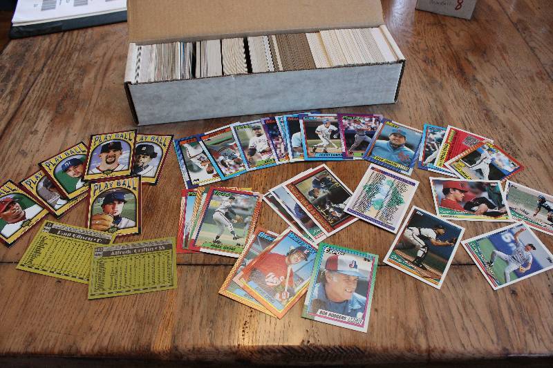 Box of Misc Baseball Cards...