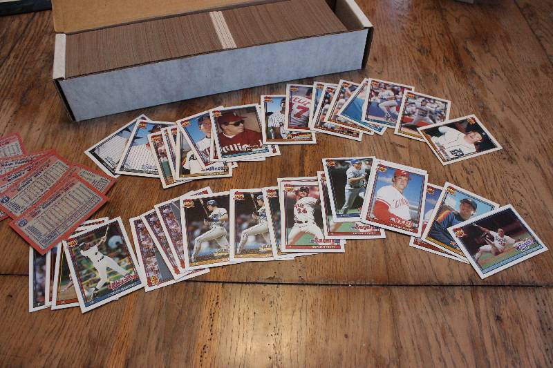 Box of 1991 Topps Baseball Cards...